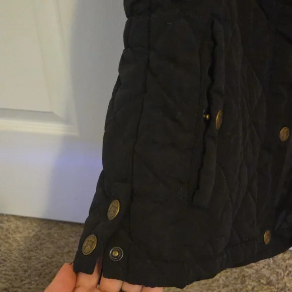 Elegant Black Quilted Vest for Women - Picture 3 of 4